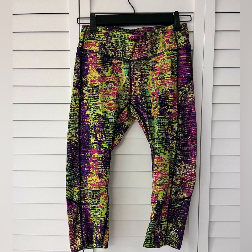 Skirt Sports Capri Length Leggings in Original SnakeCharmer Print, Size Small